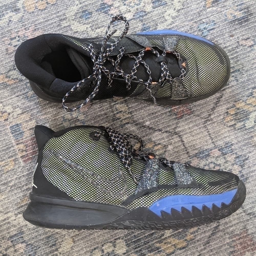 Nike | Youth Kyrie 7 Basketball Shoe - Picture 3 of 8